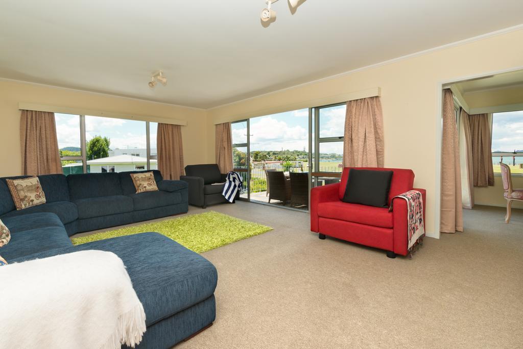 Waitangi Beach House الغرفة الصورة